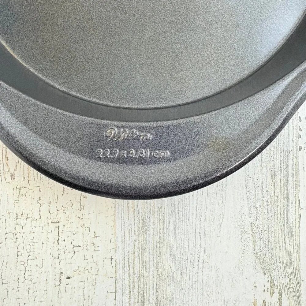 WILTON Nonstick Pans Set Of 2 Round Cake Pan 9 in  X 1.5 in Baking Pans